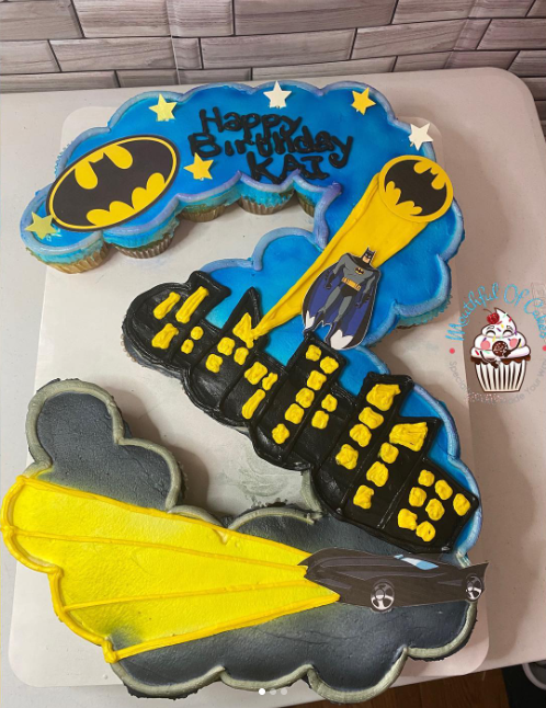 Batman Cupcake Cake - CakeCentral.com