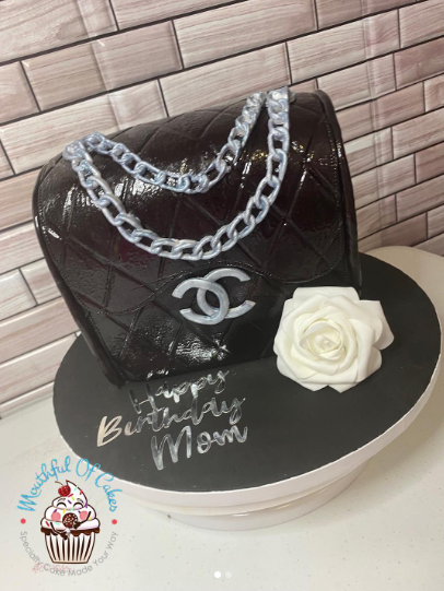 White & Gold Chanel Purse Cake🤍✨ I must say, I love the black one but this  one is giving me LIFEEEEE🤍🤍🤍🤍🤍 ~ #cake #cakes #cakedesign #cake… |  Instagram