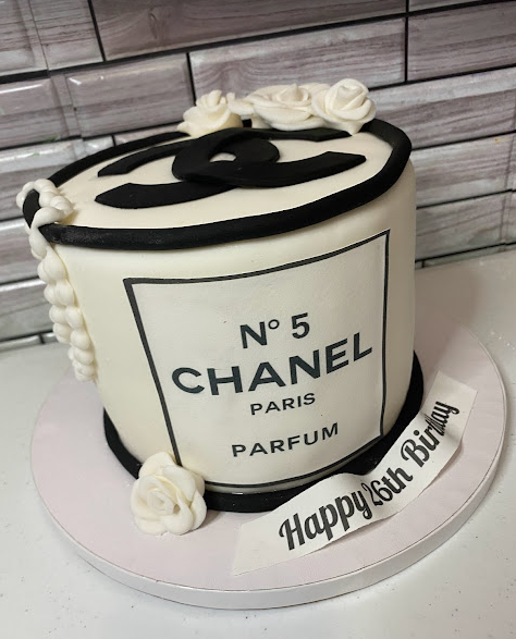 louis vuitton cake - Google Search  Louis vuitton cake, Chanel cupcakes,  Cake